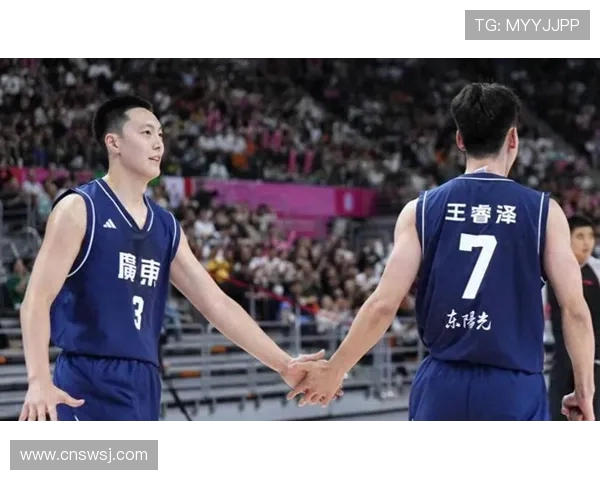 胡明轩引领球队攻防两端展现核心实力助力球队稳步迈向冠军目标 胡明轩引领球队攻防两端展现核心实力助力球队稳步迈向冠军目标