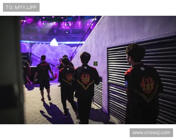 职业联赛分析：FPX在比赛中的快速反应与表现评析